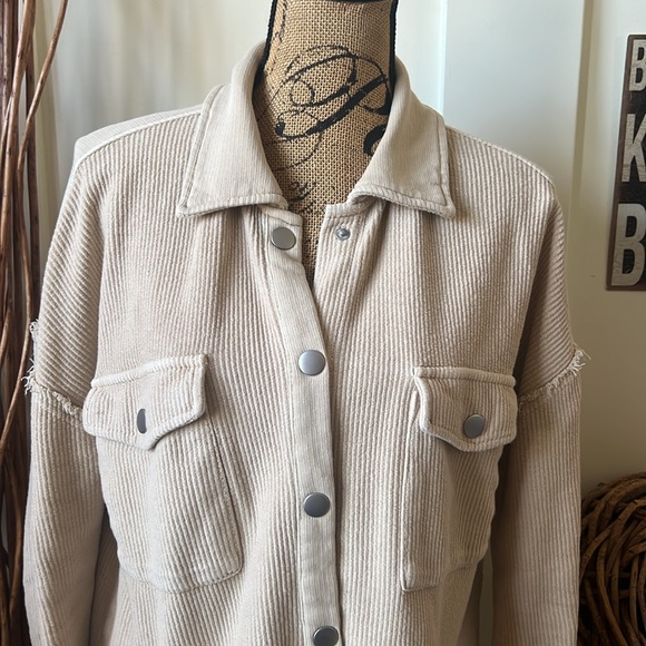 Sun Day Club Beige Snap Front Shacket With Pockets - Picture 2 of 8